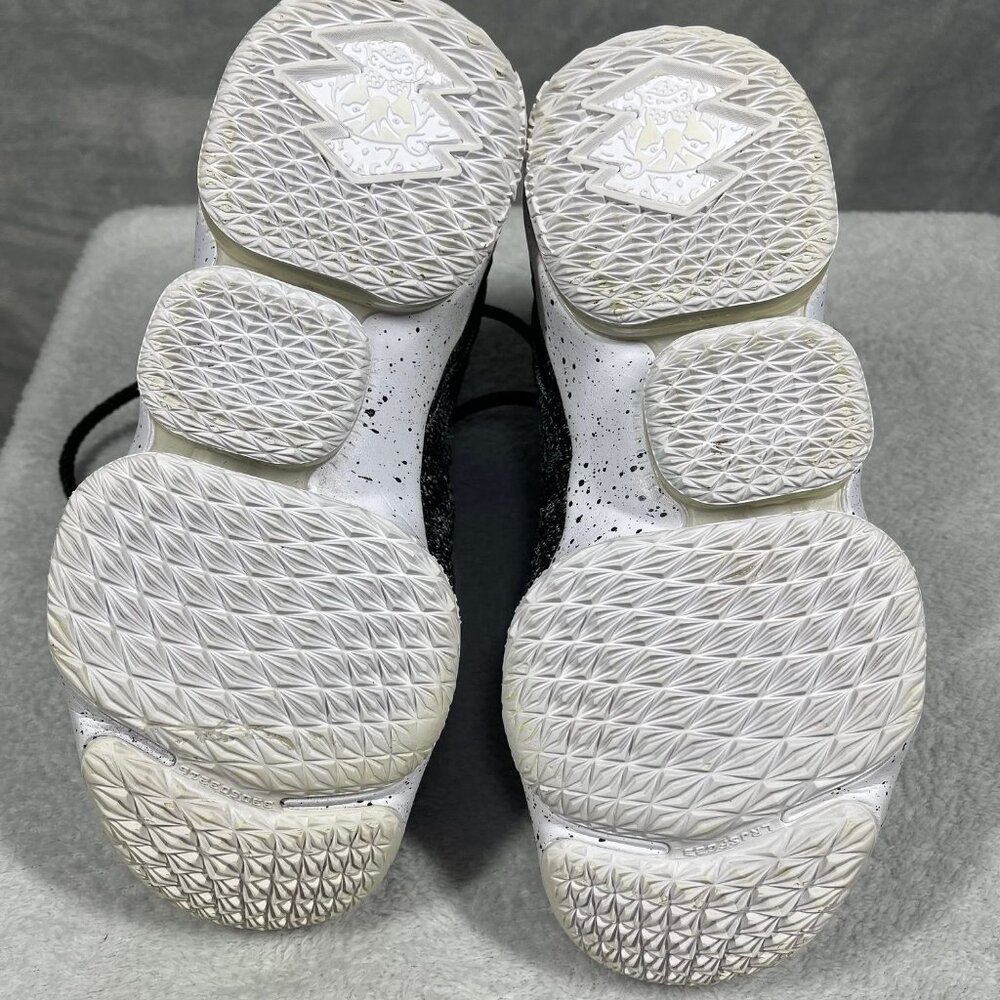 Nike LeBron 15 Ashes‎ Gray White Black 922811-002 Size 5Y / Women Size 6.5 - Picture 8 of 8